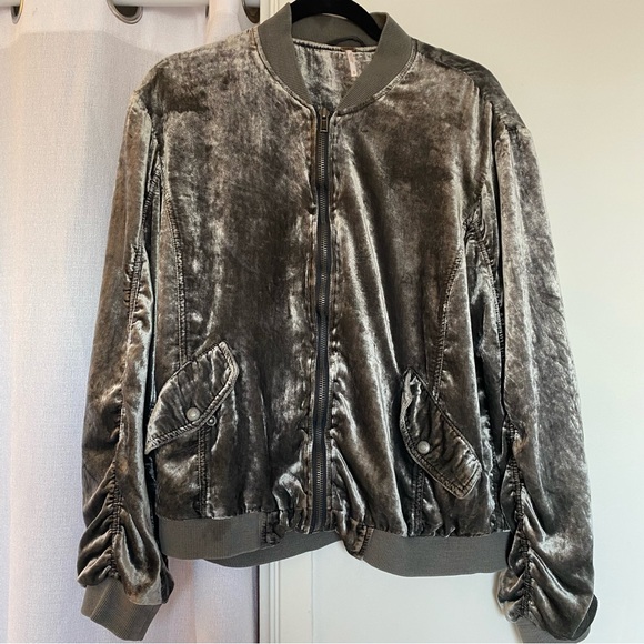 NWT $110 Free People! Gray Velour Velvet Bomber Jacket.Size M - Picture 2 of 7